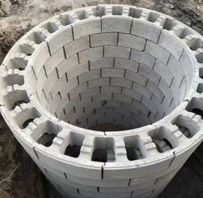 石头墙上 AI 生成的内容可能不正确。